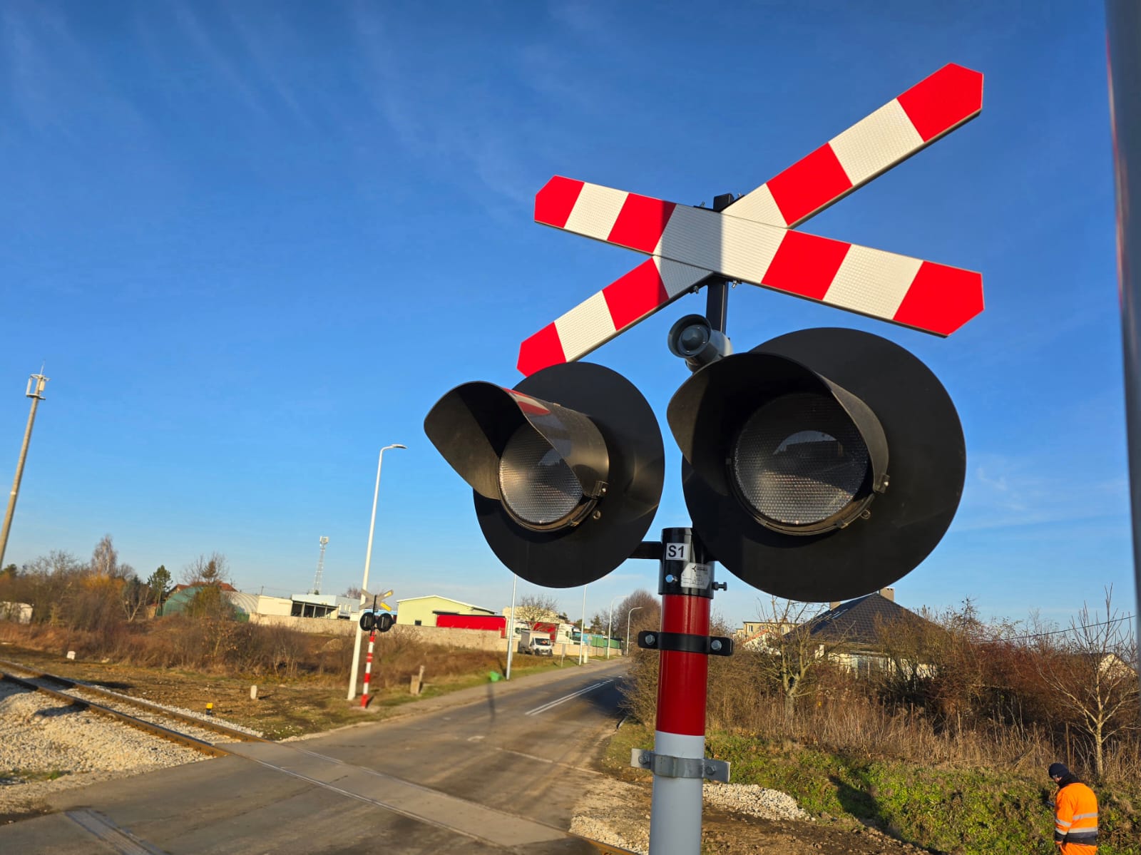Uwaga kierowcy! Pociągi przy Armii Krajowej w Strzegomiu rozpędzą się do 120 km/h 